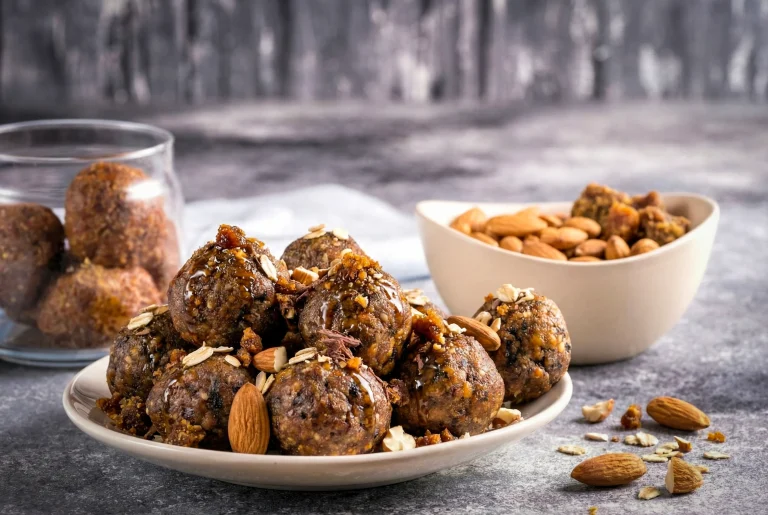 Almond, Oats & Jaggery Energy Balls